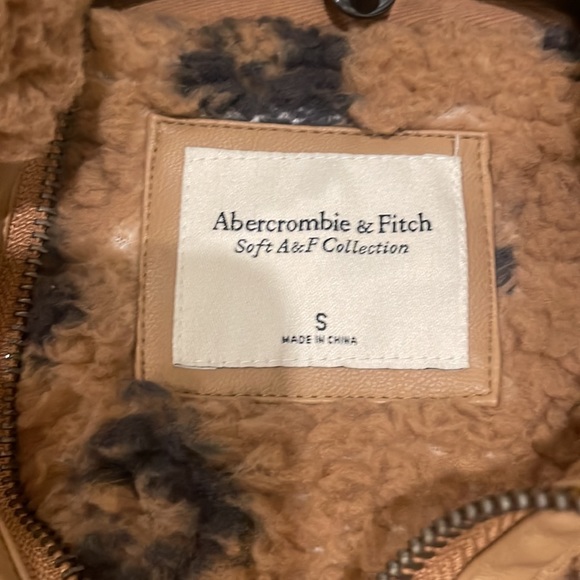 Abercrombie and Fitch Sherpa - Picture 3 of 3